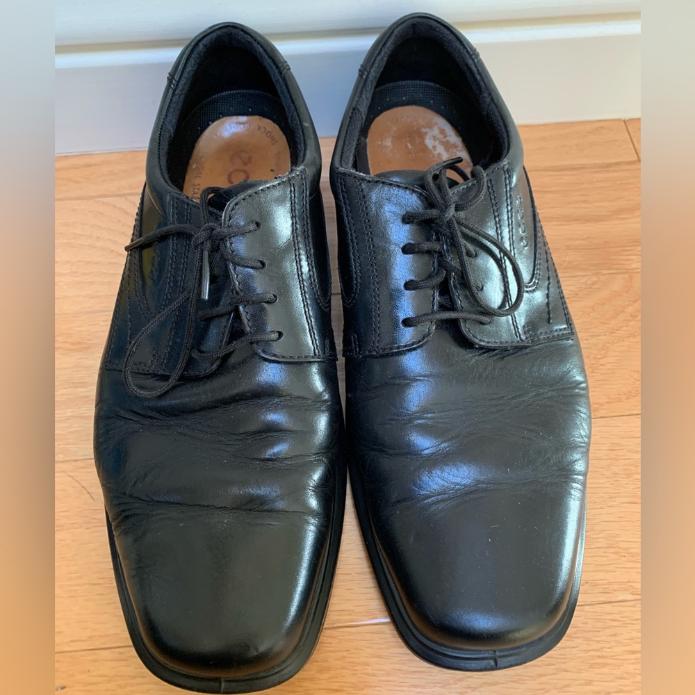 Men European size 43 Ecco shoes